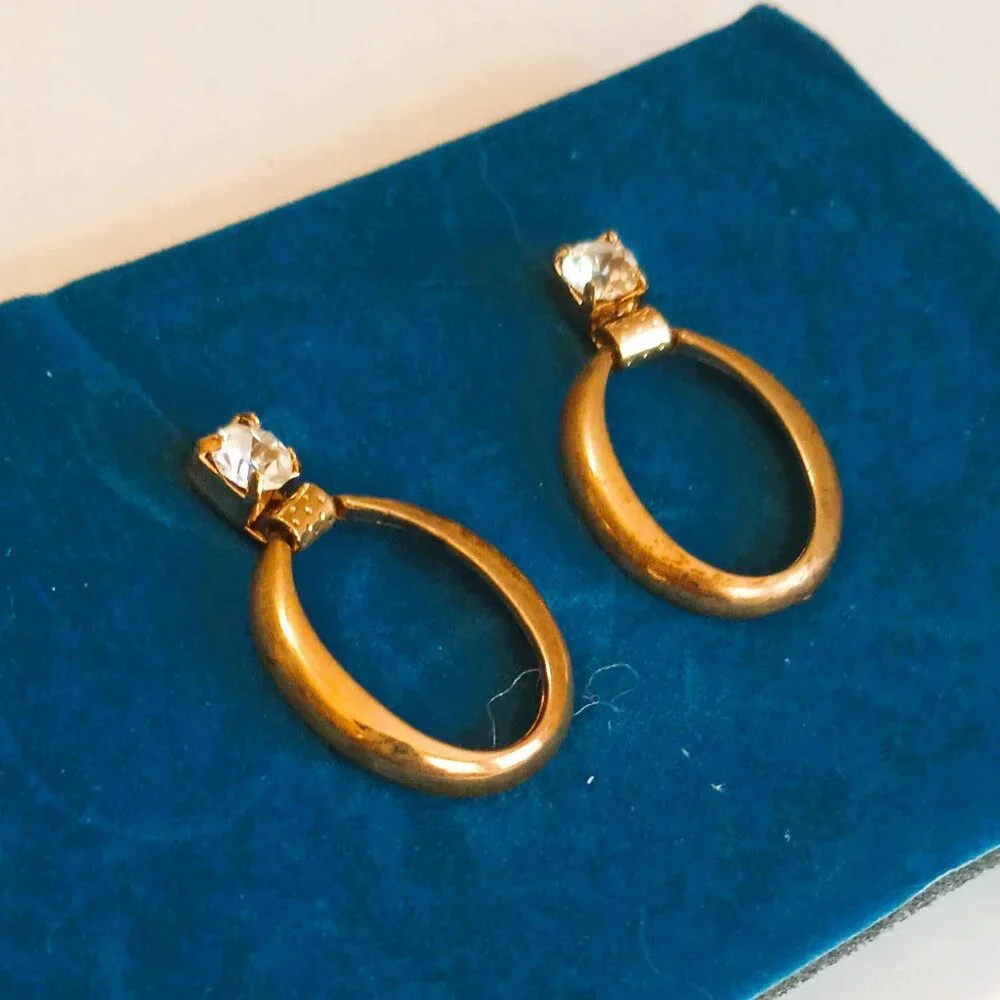 Avon Oval Dangle Post Earrings Women's Gold Tone Rhinestone Drop Earrings
